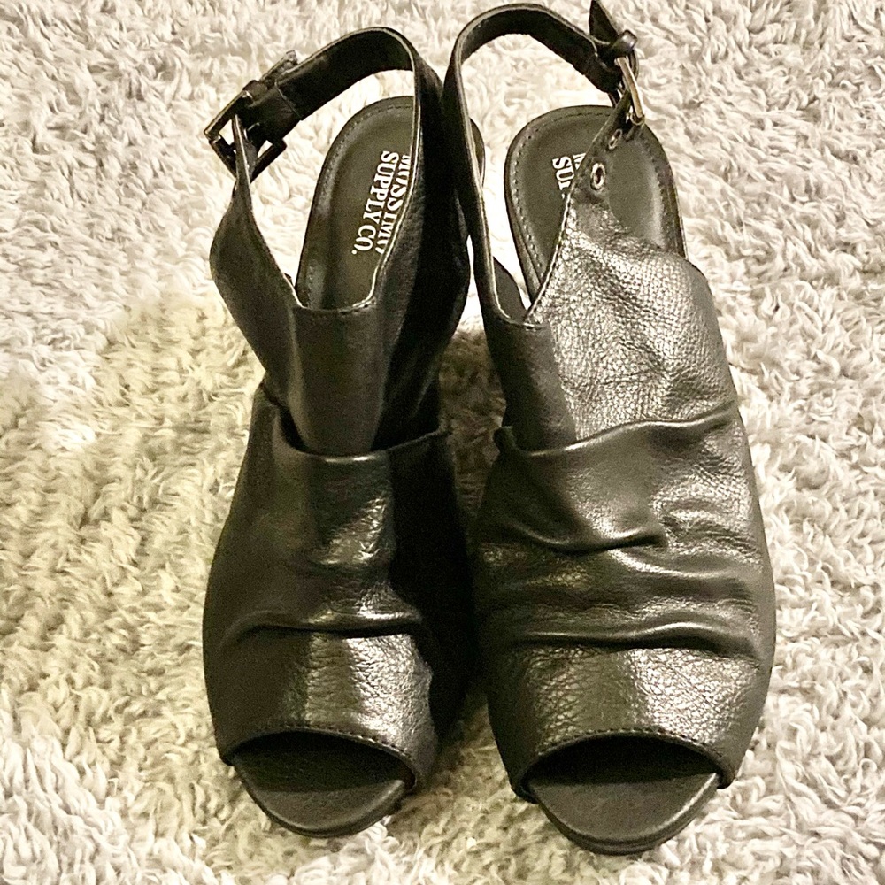 Mossimo supply co. Size 7.5 heeled mules